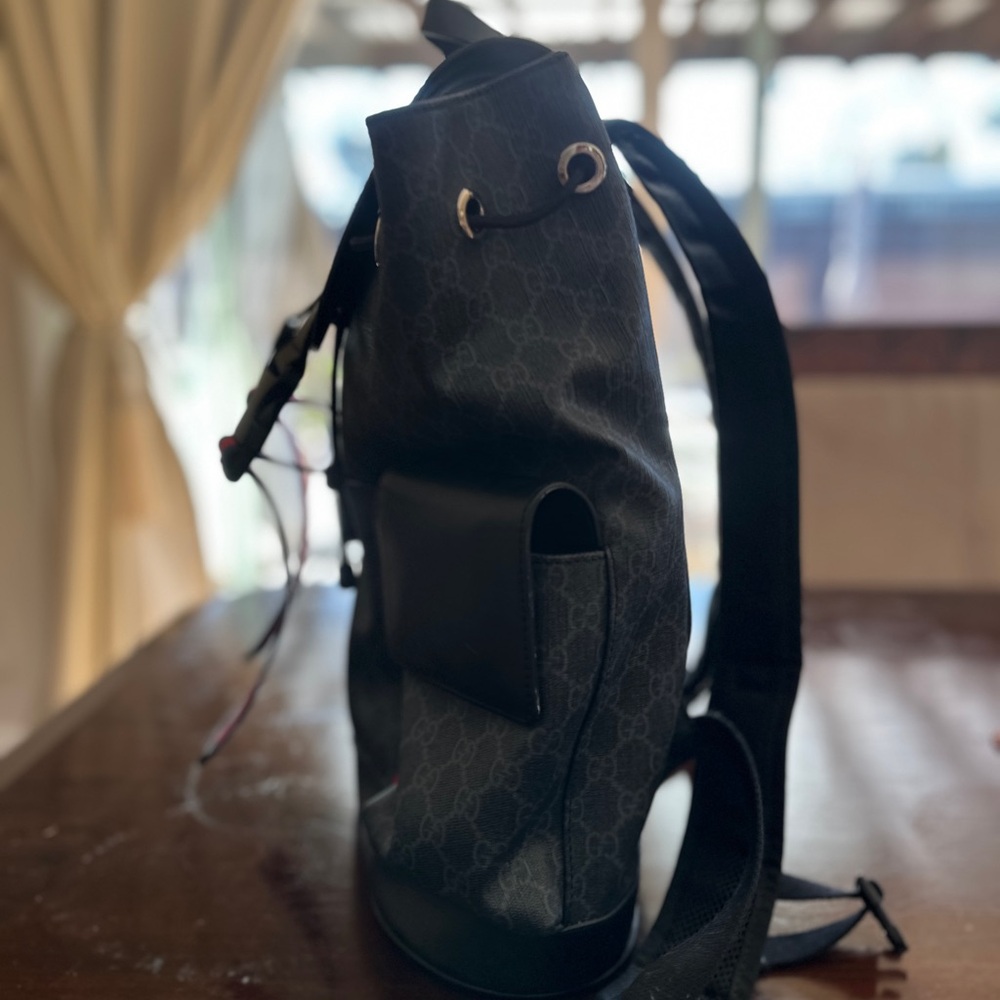 Gucci GG Supreme Black and Red Backpack with Flap Top Design - Picture 5 of 9